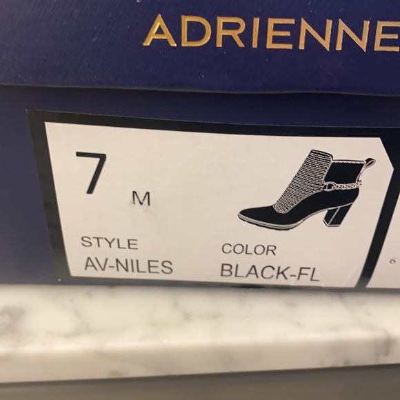 Black boots - Picture 6 of 6